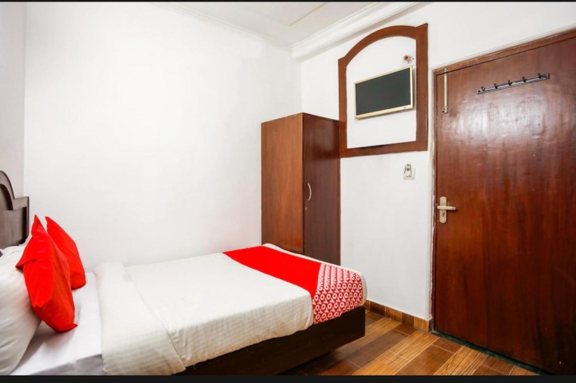 O Bella House Near Sarita Vihar Metro Station 3*